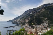 Local in Napels transfers o.a. Amalfikust